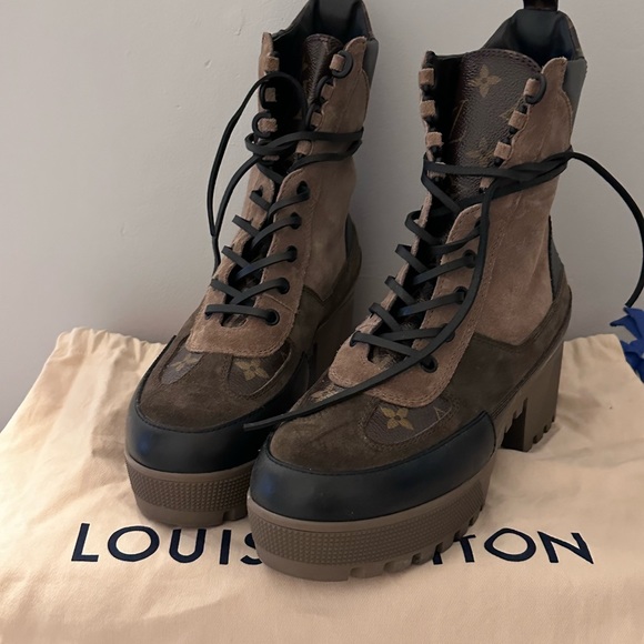 Laureate Platform Desert Boot - Picture 3 of 11